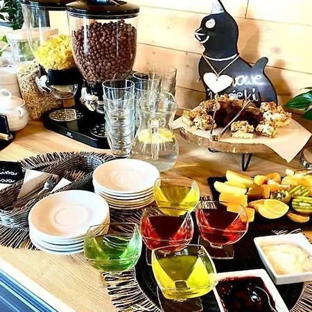 In With Hilltop Views