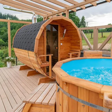 Hébergement de vacances In With Hilltop Views *
