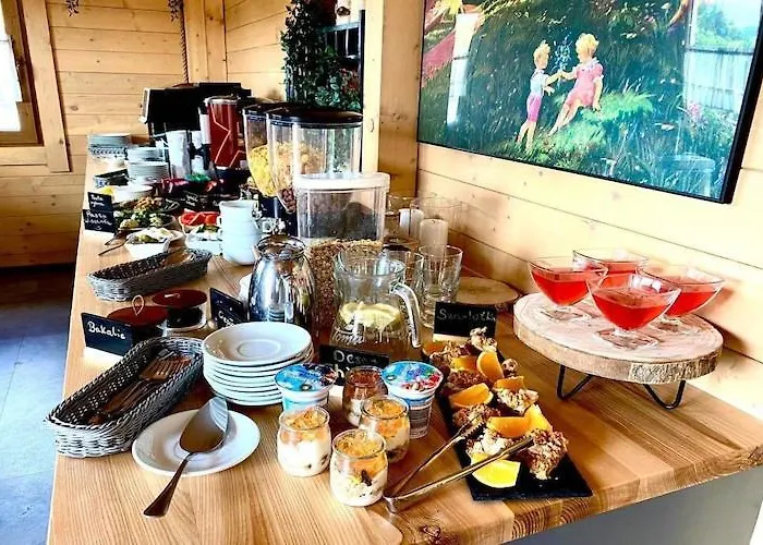 In With Hilltop Views 度假居