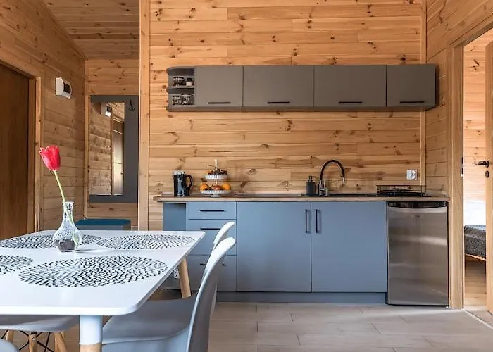 In With Hilltop Views 度假居