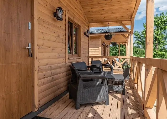 In With Hilltop Views *